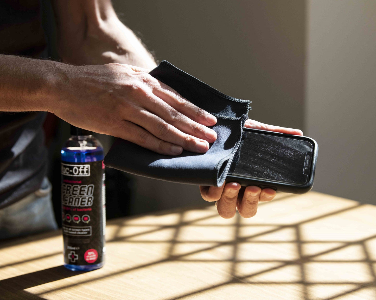 Muc Off Antibacterial Screen Cleaner 250ml