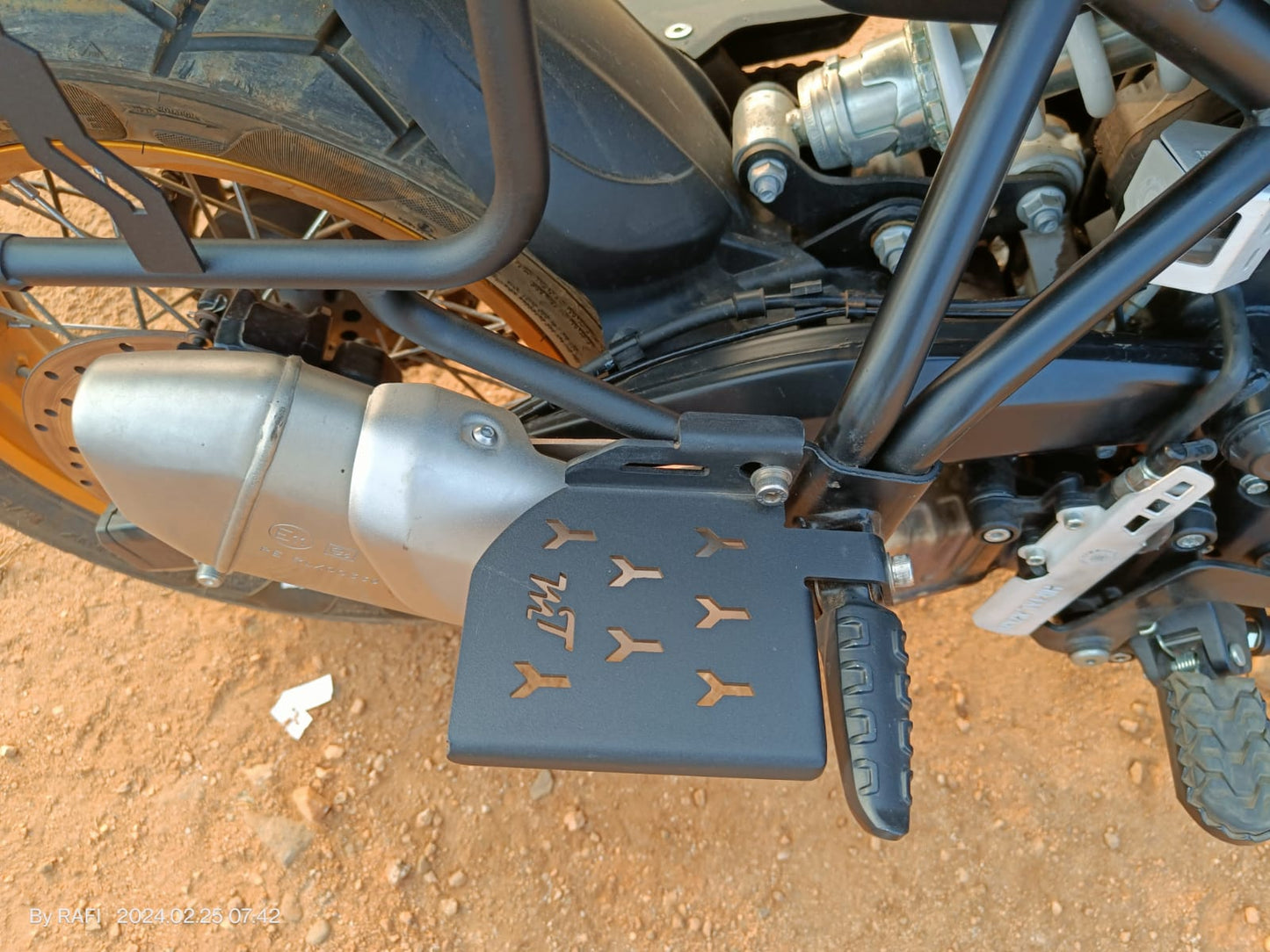 PILLION FOOT REST / HIMALAYAN 450