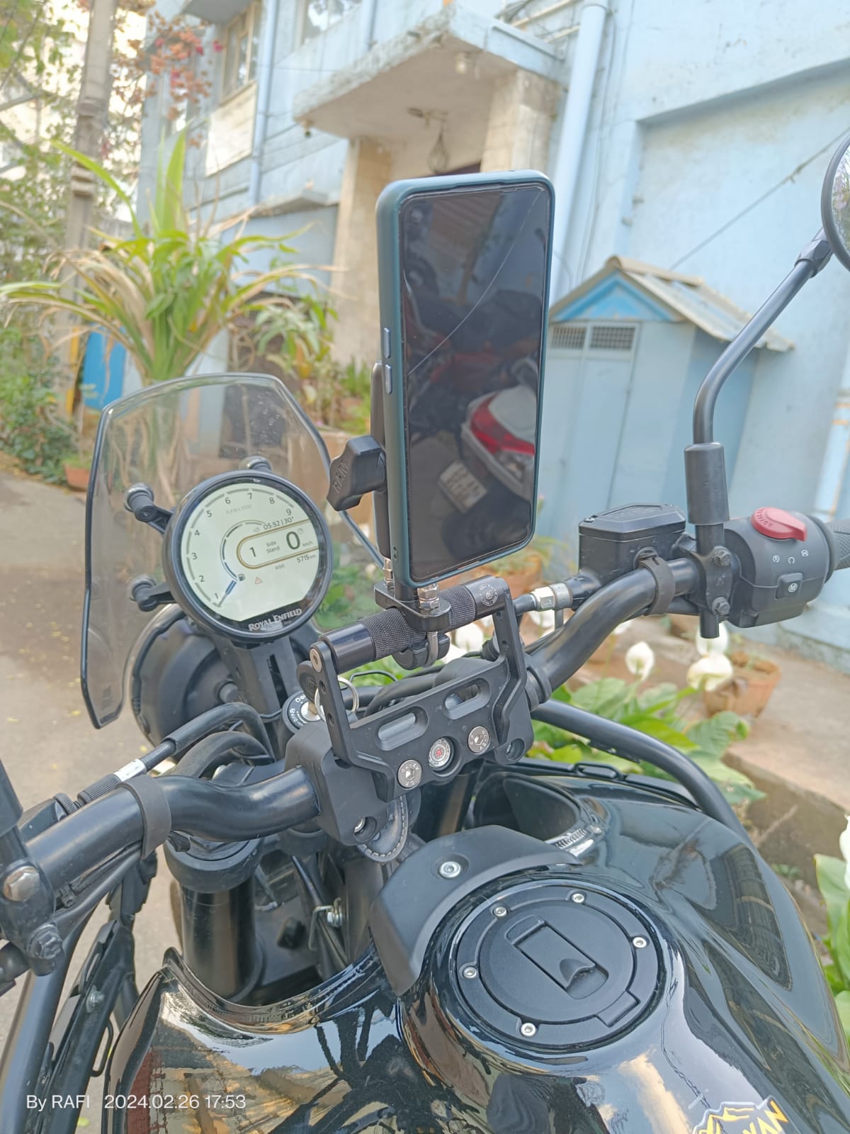 HANDLE BAR RISER WITH MOBILE MOUNT FOR HIMALAYAN 450 - Black