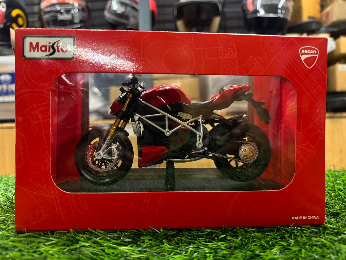 Ducati Super Naked V4 S 1:12 Maisto Licensed Scale Model bike collectible