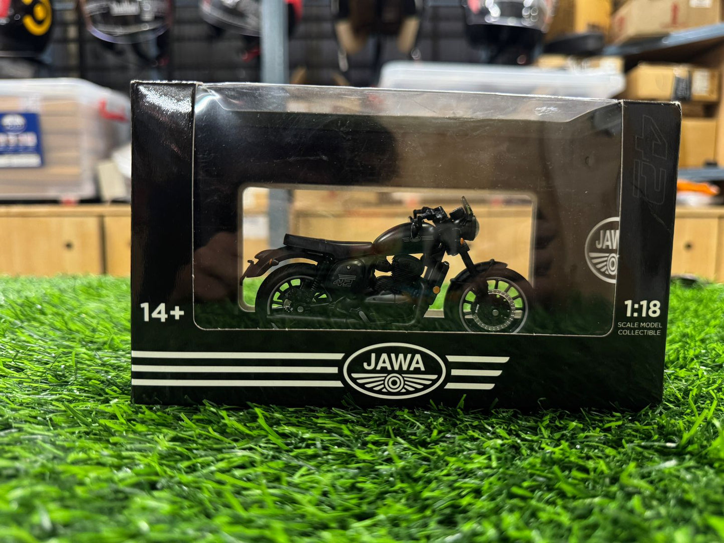 Jawa 42 black 1:18 Maisto licensed diecast scale model bike collectible