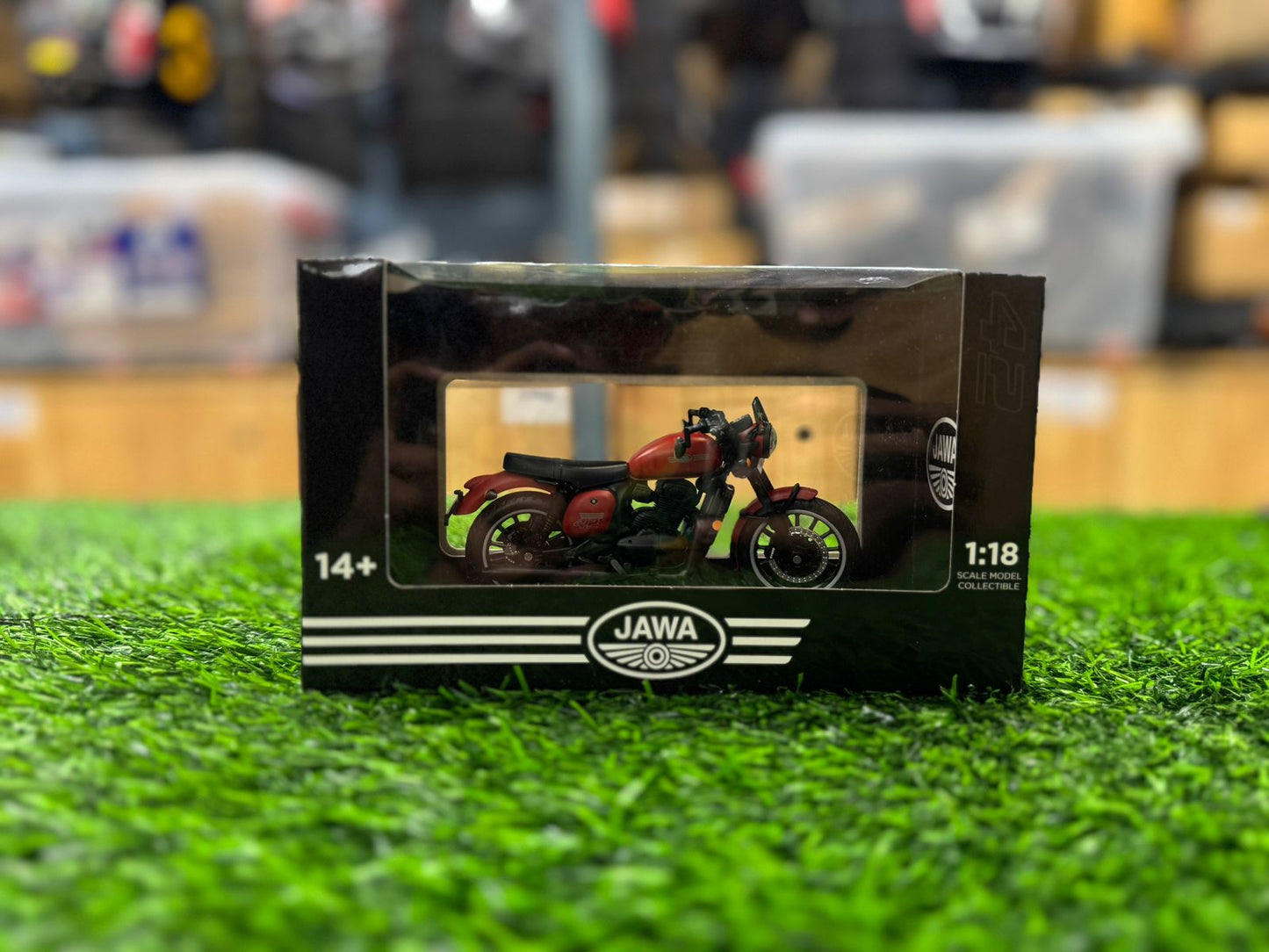 Jawa 42 red 1:18 Maisto licensed diecast scale model bike collectible