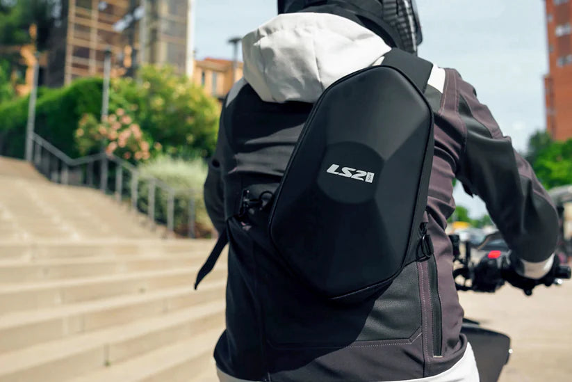 SHIELD 4L SHOULDER BAG