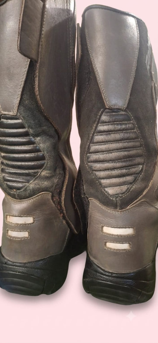 RAIDA EXPLORER LONG BOOTS ( MINOR DAMAGED AND DISCOLOUR) (MY-05/23)
