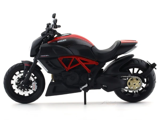 Ducati Diavel Carbon 1:12 Maisto Scale Model bike collectible