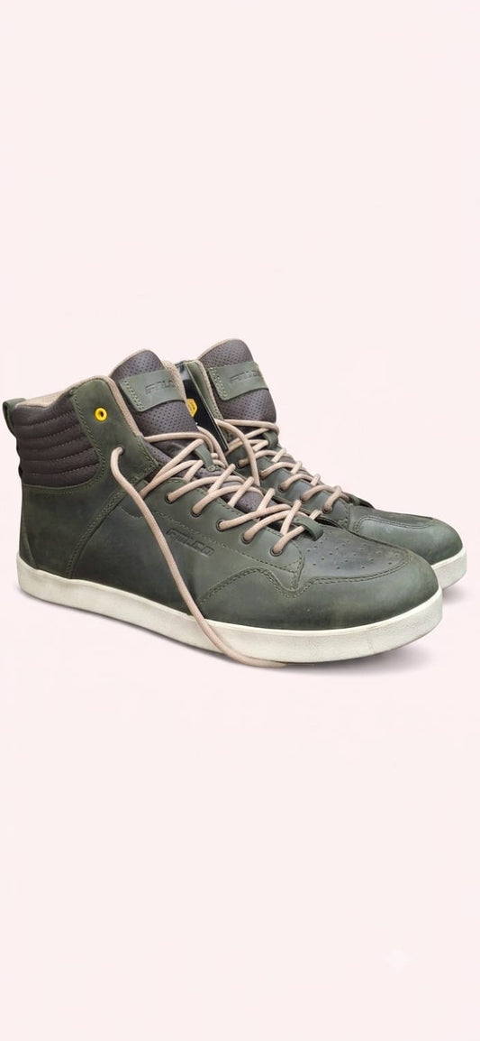 FALCO TENSHO GREEN RIDING BOOTS (MINOR TEXTURE DAMAGE)