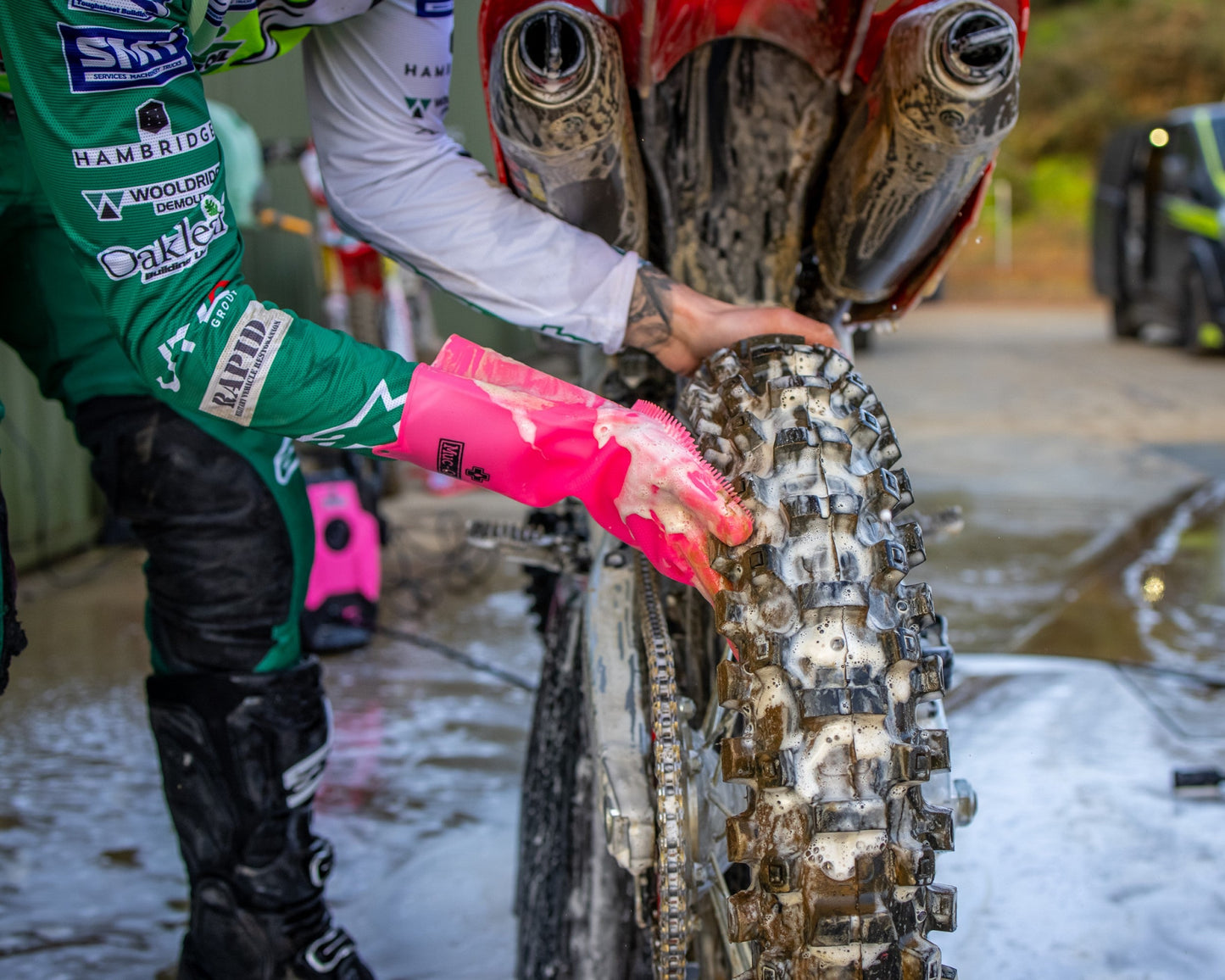 Muc Off Deep Scrubber Gloves