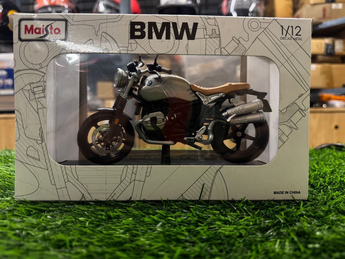 BMW R NineT Scrambler 1:12 Maisto Licensed Scale Model bike collectible
