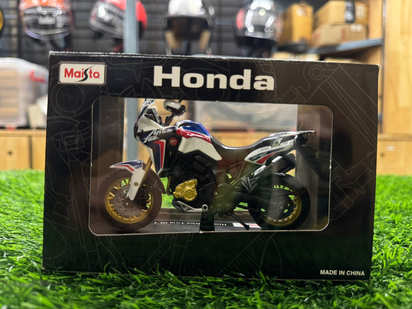 Honda Africa Twin DCT blue 1:18 Maisto Scale Model bike collectible