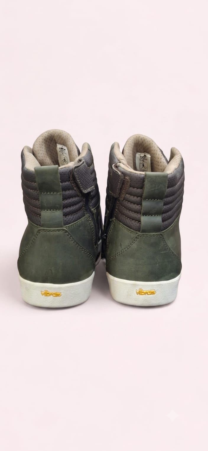 FALCO TENSHO GREEN RIDING BOOTS (MINOR TEXTURE DAMAGE)