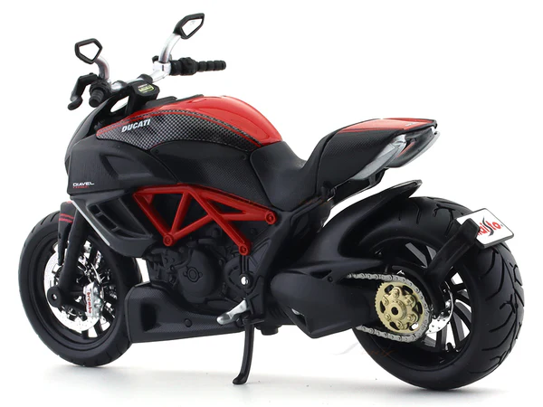 Ducati Diavel Carbon 1:12 Maisto Scale Model bike collectible