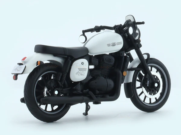 Jawa 42 White 1:18 Maisto licensed diecast scale model bike collectible
