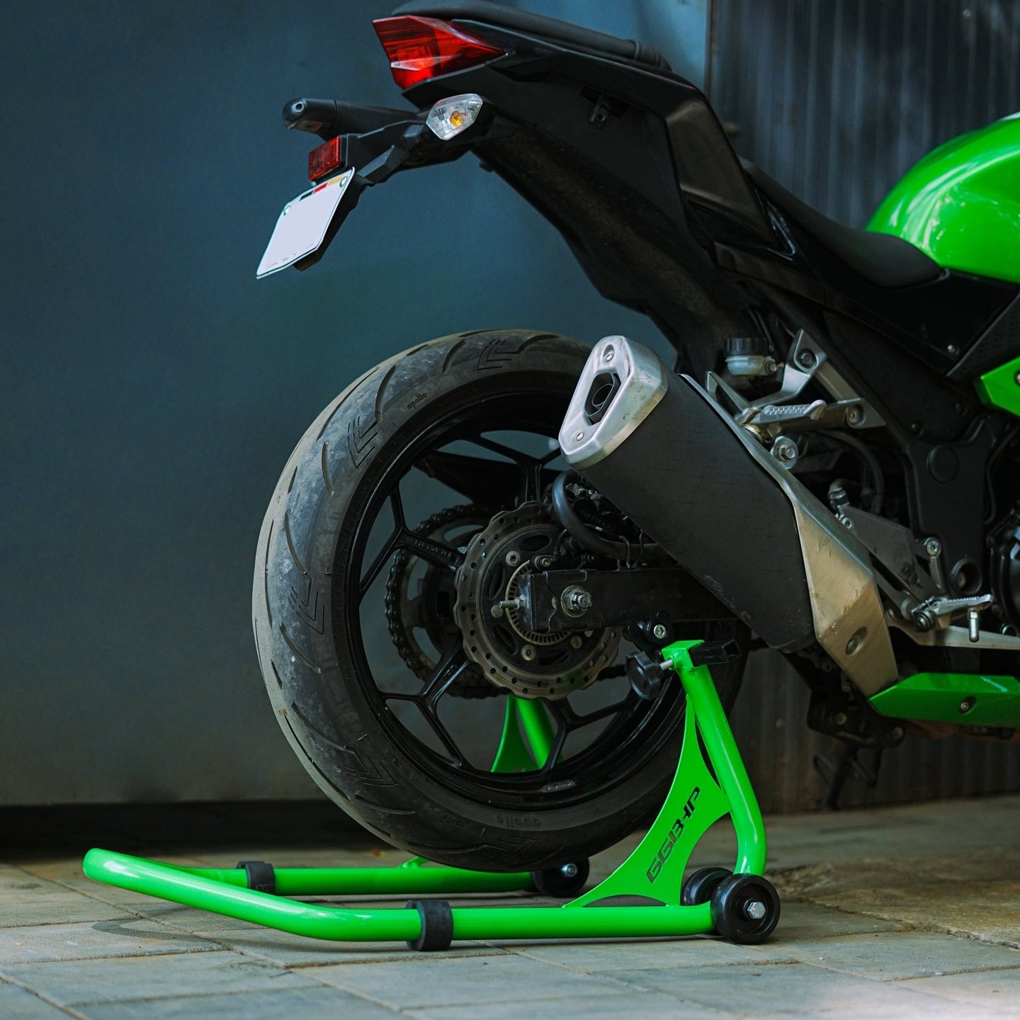 66Bhp Universal Paddock Stand – Spool Type + Swing Arm (2-in-1)